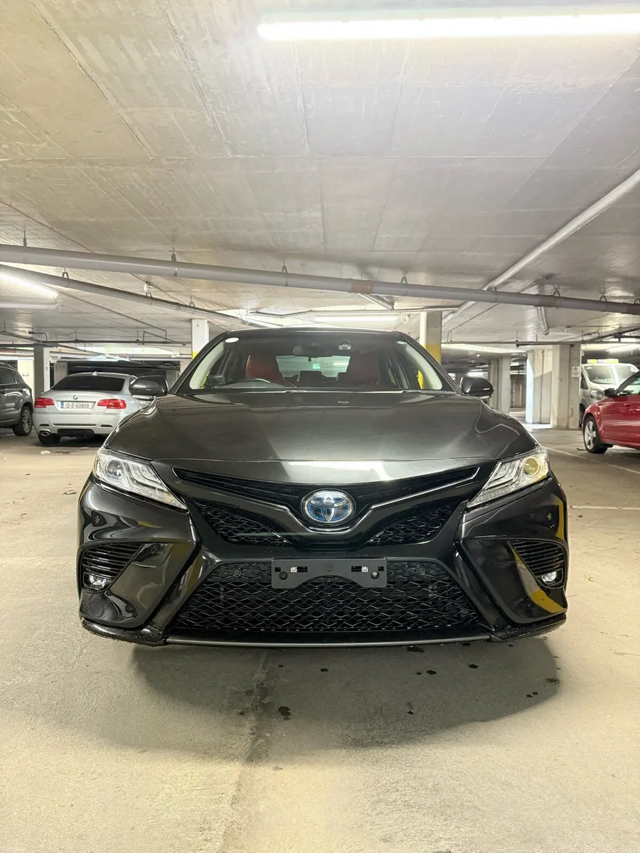 2021 Toyota Camry Hybrid Sport / Black edition - Image 3