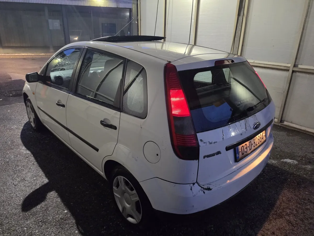 2003 Fiesta - Image 4