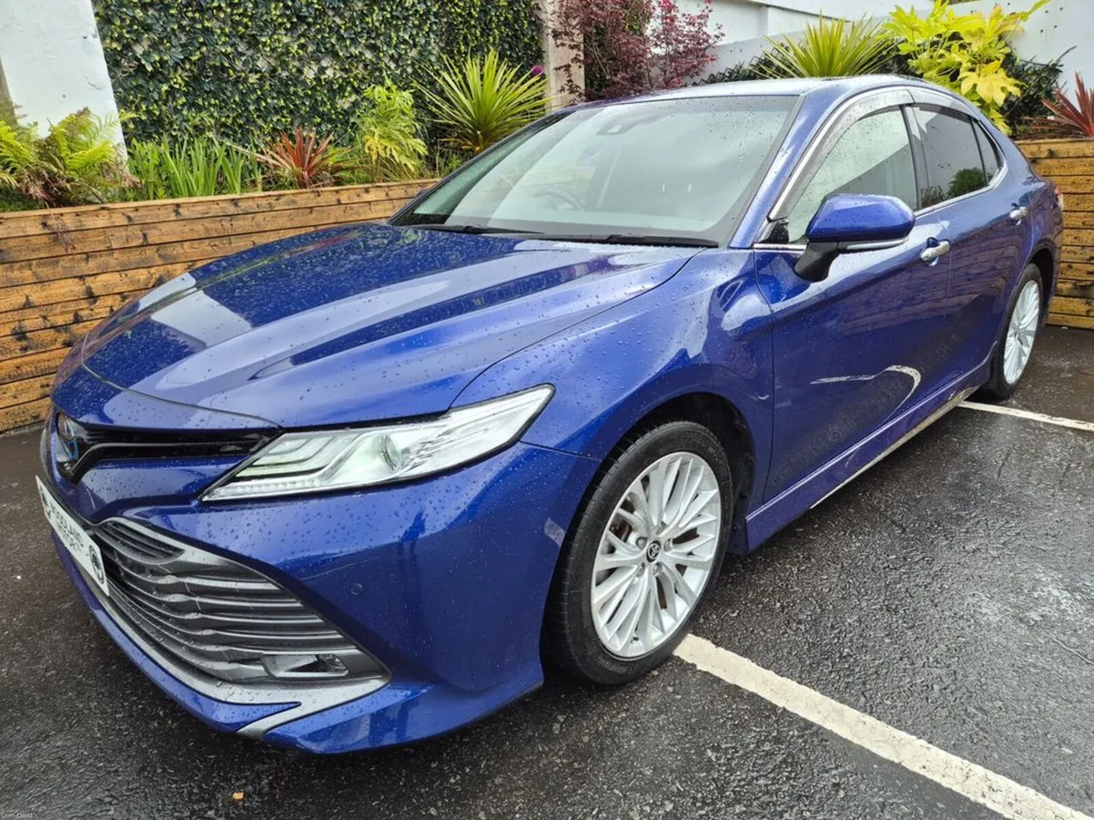 Toyota Camry 2.5 HYBRID / G-PACK WITH LEATHER / LO - Image 3