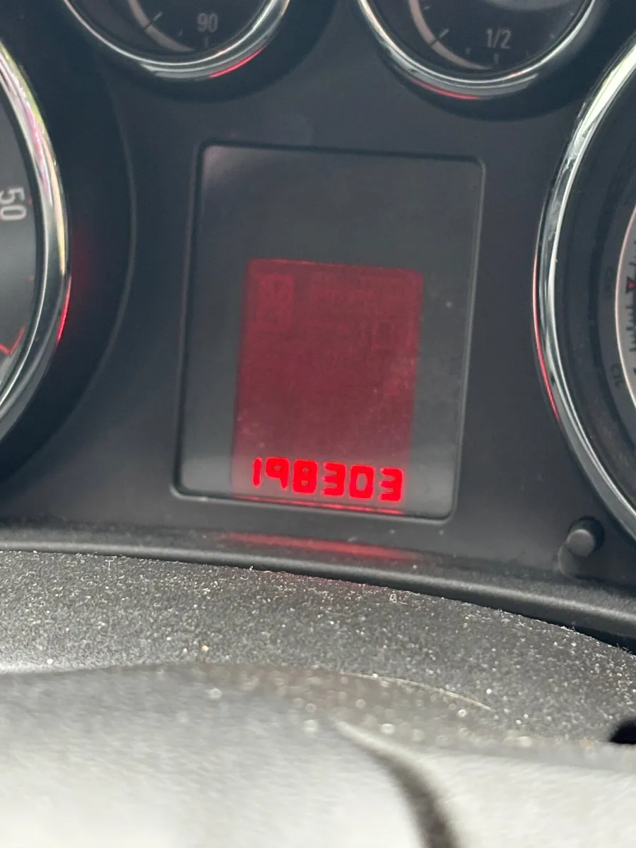 Opel Astra 2015 - Image 2
