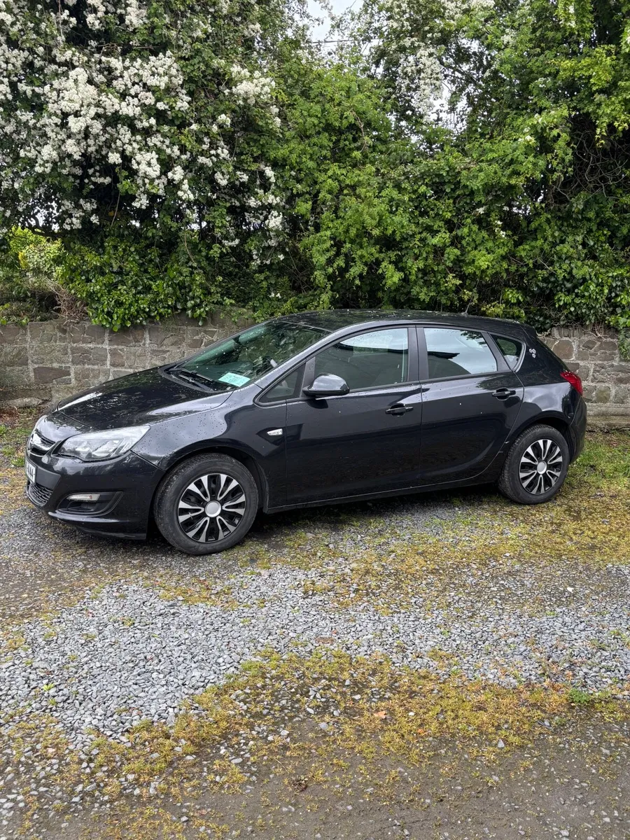 Opel Astra 2015 - Image 1