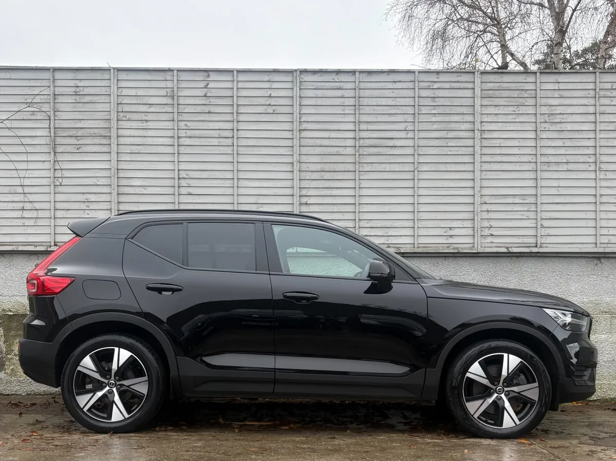 Volvo XC40 2022 / R-DESIGN T4 / PHEV - Image 2