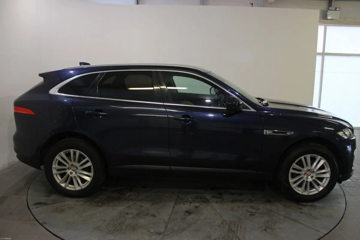 Jaguar F-Pace 2.0 i4 D 180PS Prestige Auto 4WD TEN - Image 3