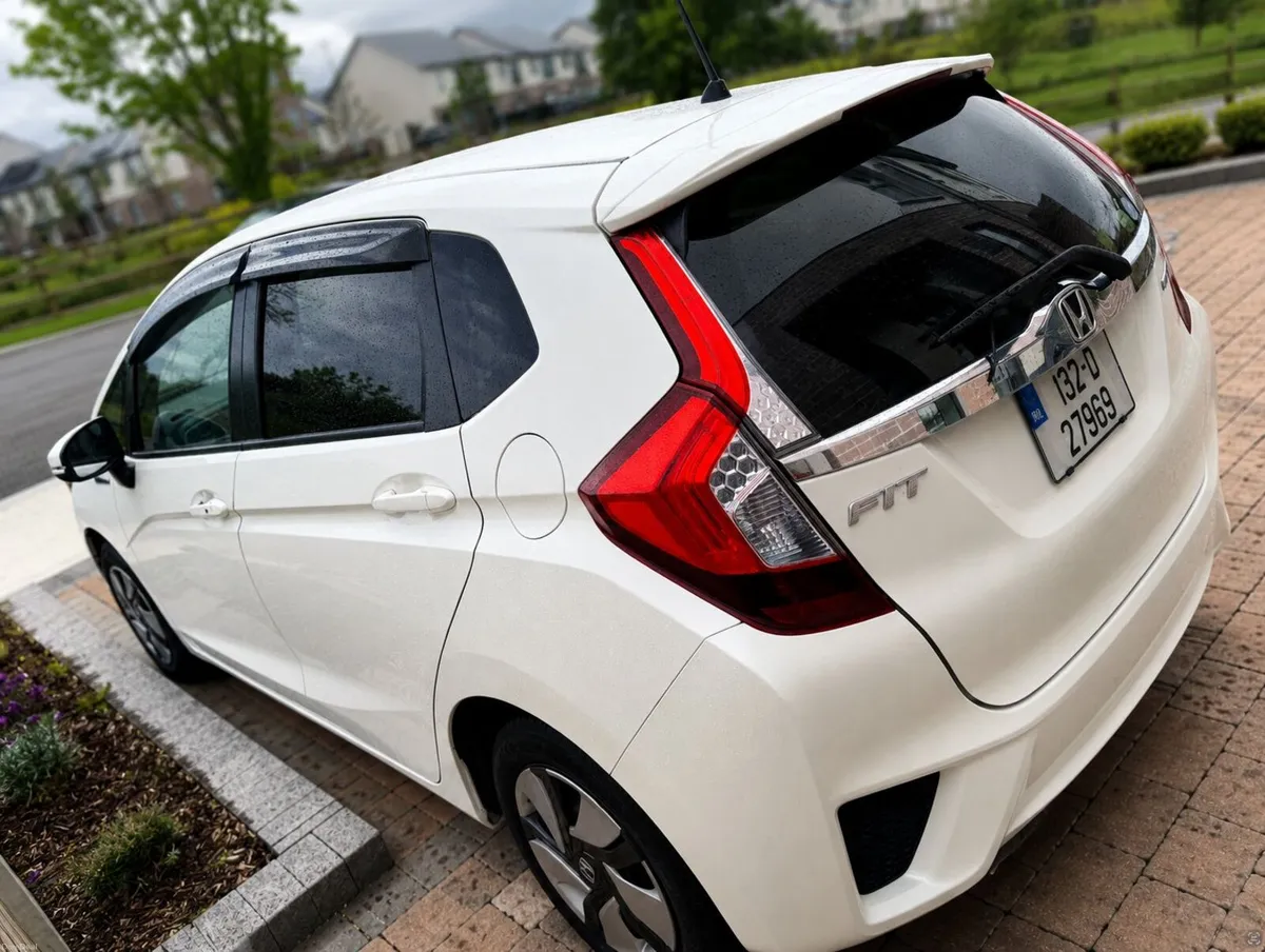 2013 Honda Fit Hybrid Auto | NCT 04/27 | Cruise Co - Image 4
