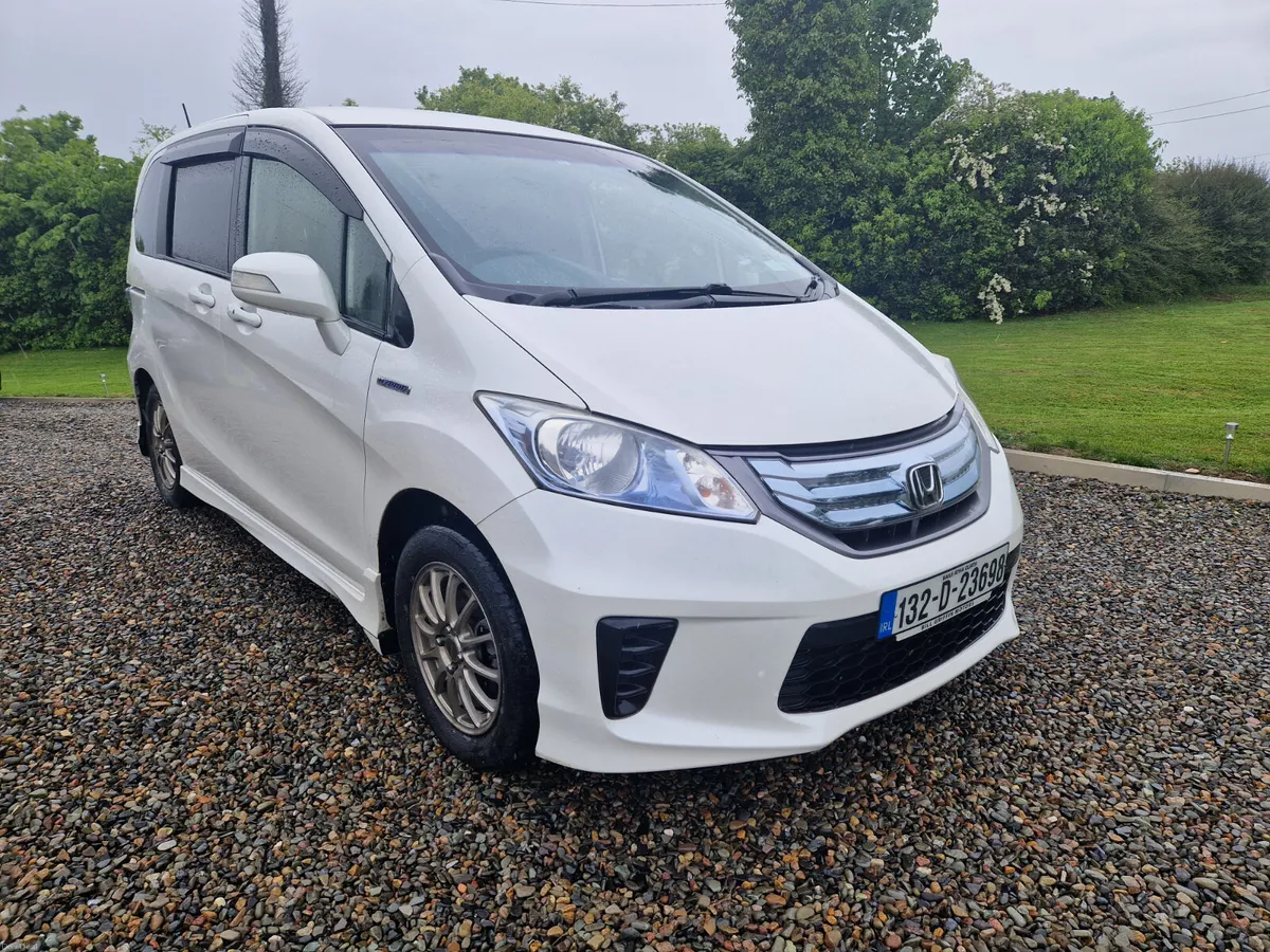 Honda Freed 2013 petrol 1.5 hybrid automatic 7seat - Image 1