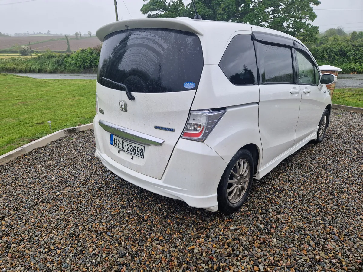 Honda Freed 2013 petrol 1.5 hybrid automatic 7seat - Image 3