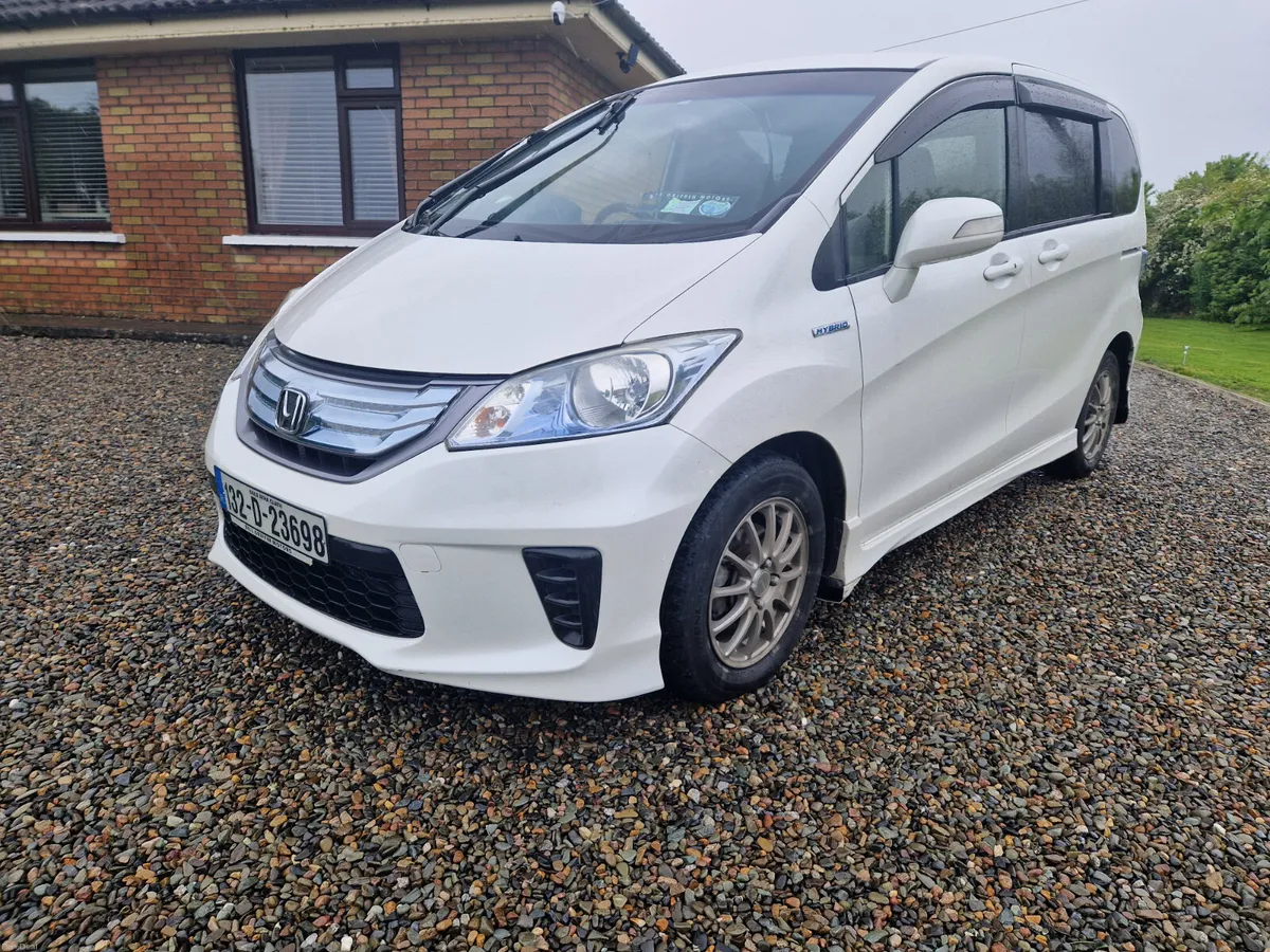 Honda Freed 2013 petrol 1.5 hybrid automatic 7seat - Image 6