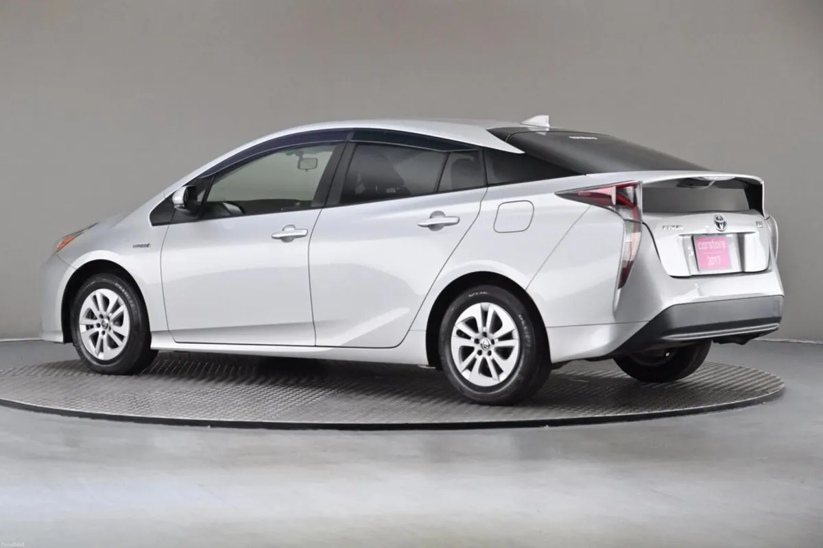 Toyota Prius **Just Reduced** 1.8 HYBRID **REVERSE - Image 6