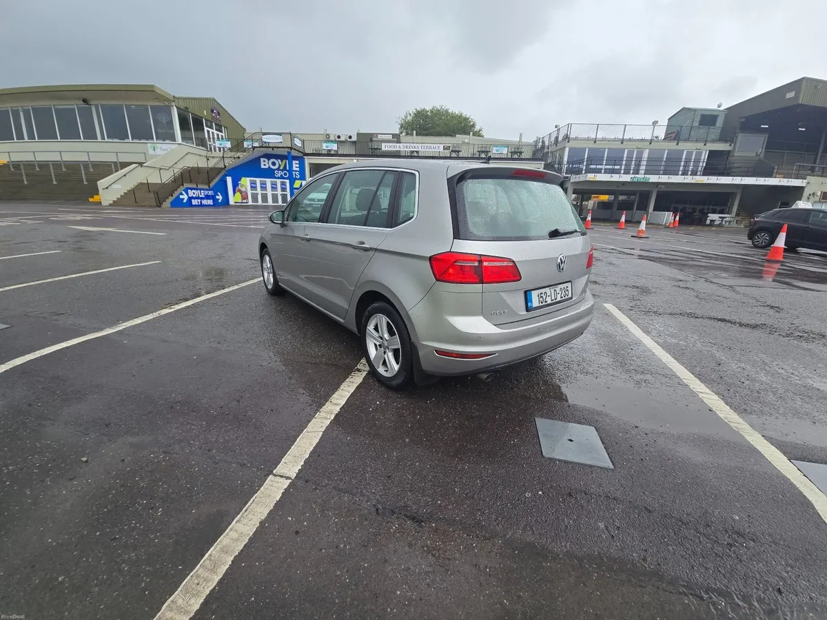Volkswagen Golf SV Highline 2015 - Image 2