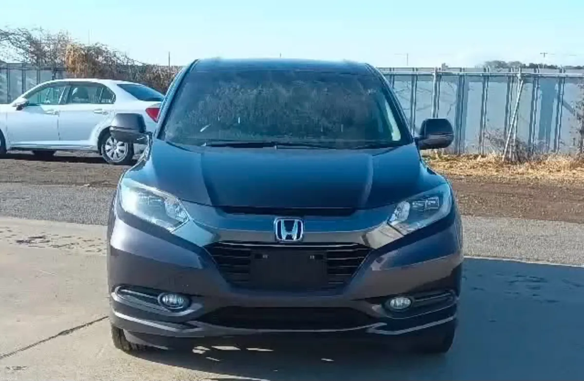 2014 Honda Vezel hybrid perfect condition - Image 3