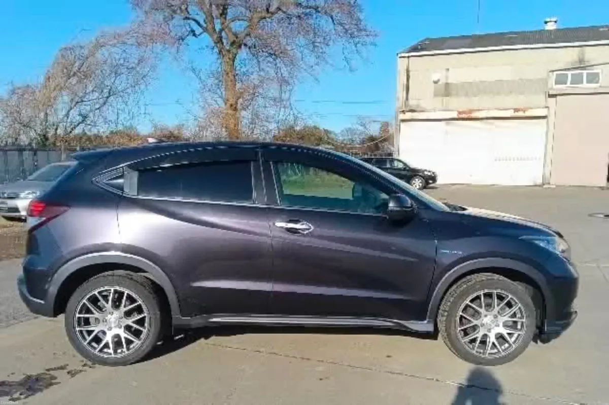 2014 Honda Vezel hybrid perfect condition - Image 2
