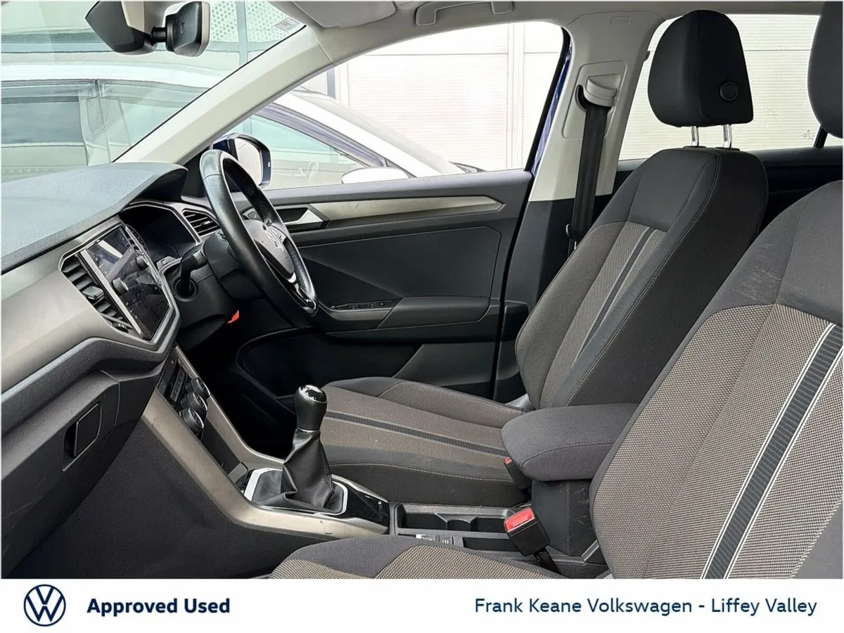 Volkswagen T-Roc DESIGN 1.5 TSI 150BHP *FRONT & RE - Image 4