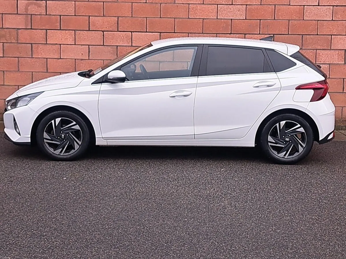 Hyundai i20 Deluxe Plus 1.2 Petrol with full servi - Image 3