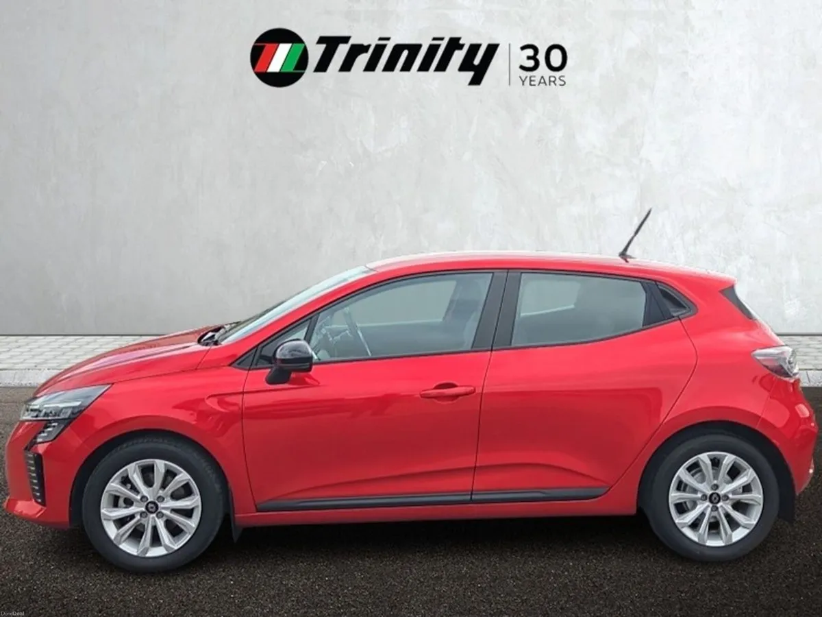 Renault Clio ** E-TECH HYBRID ** 145HP AUTO ** EVO - Image 5