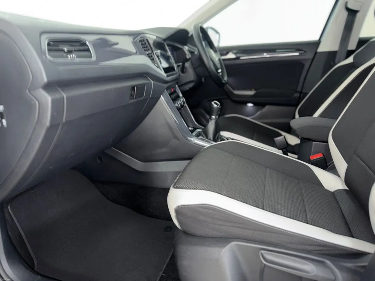 Volkswagen T-Roc Sport 1.5 TSI M6F 150HP 5DR - Image 3