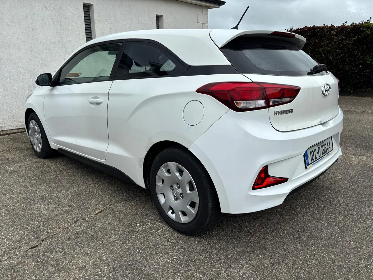 Hyundai i20 Classic Coupe 1.4 D 2018 - Image 3