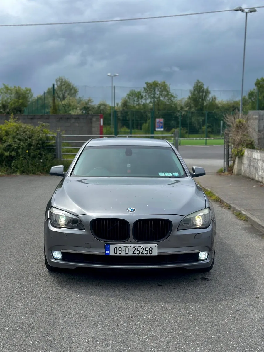 09 BMW 730D - Image 2