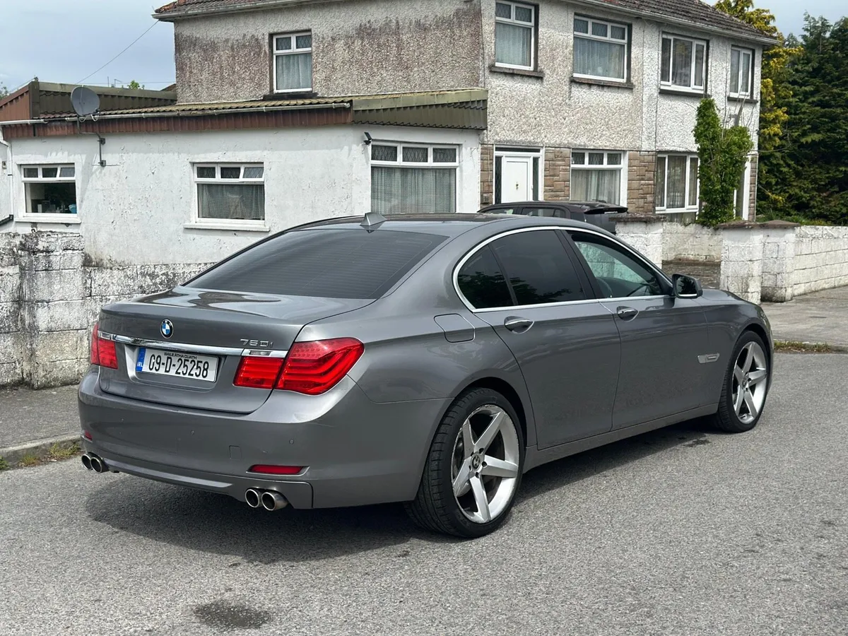 09 BMW 730D - Image 4