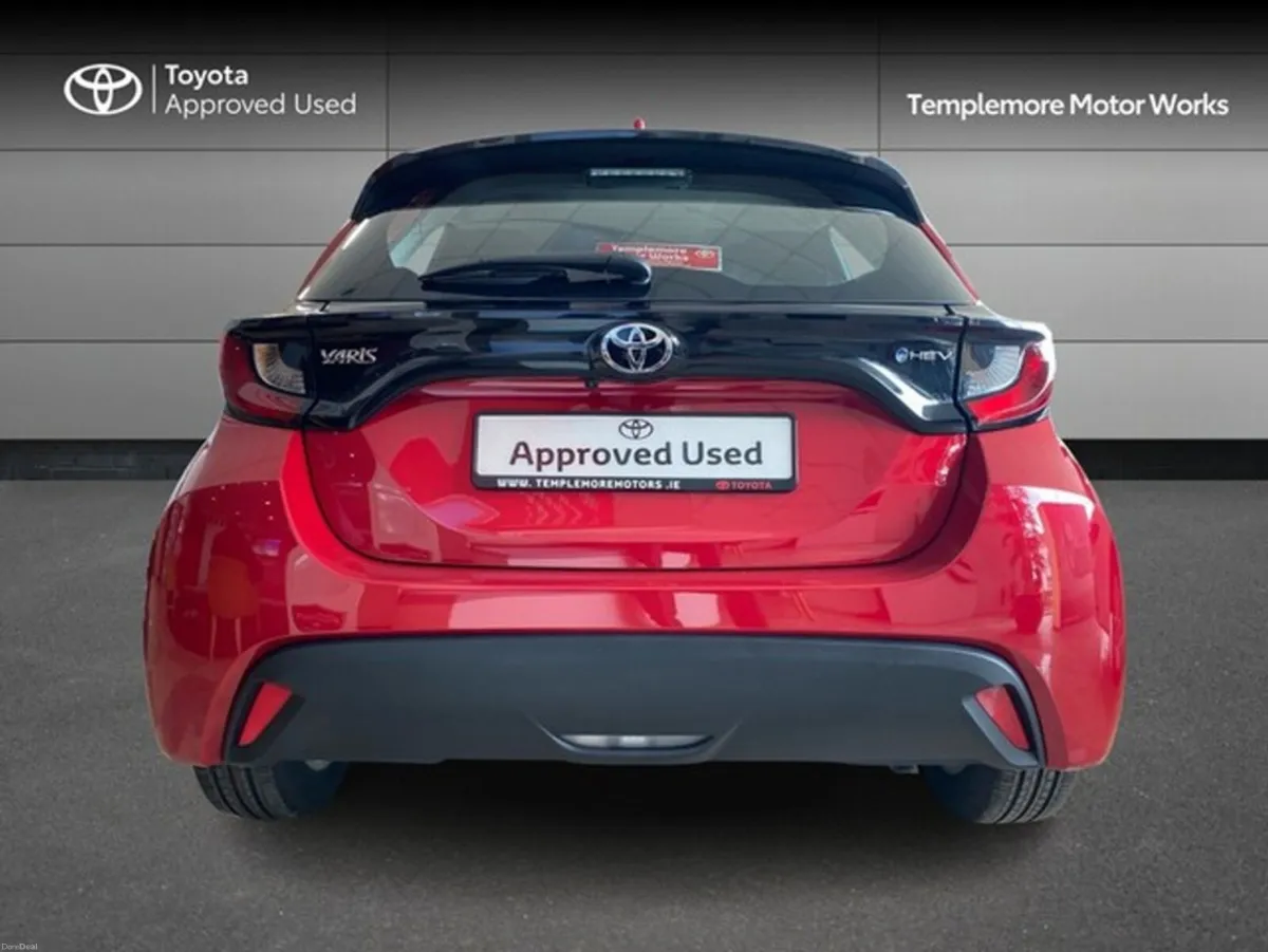 Toyota Yaris YARIS HYBRID 1.5 LUNA - Image 4