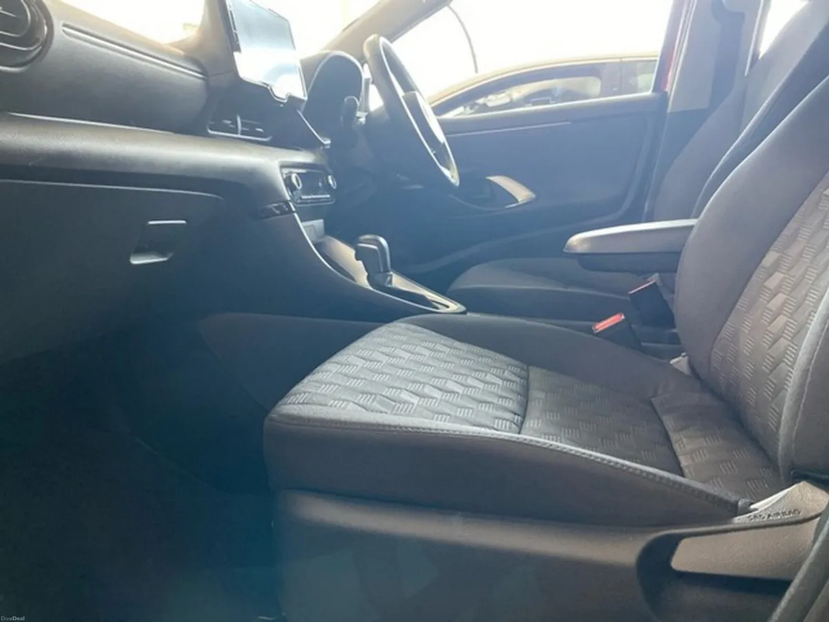 Toyota Yaris YARIS HYBRID 1.5 LUNA - Image 6