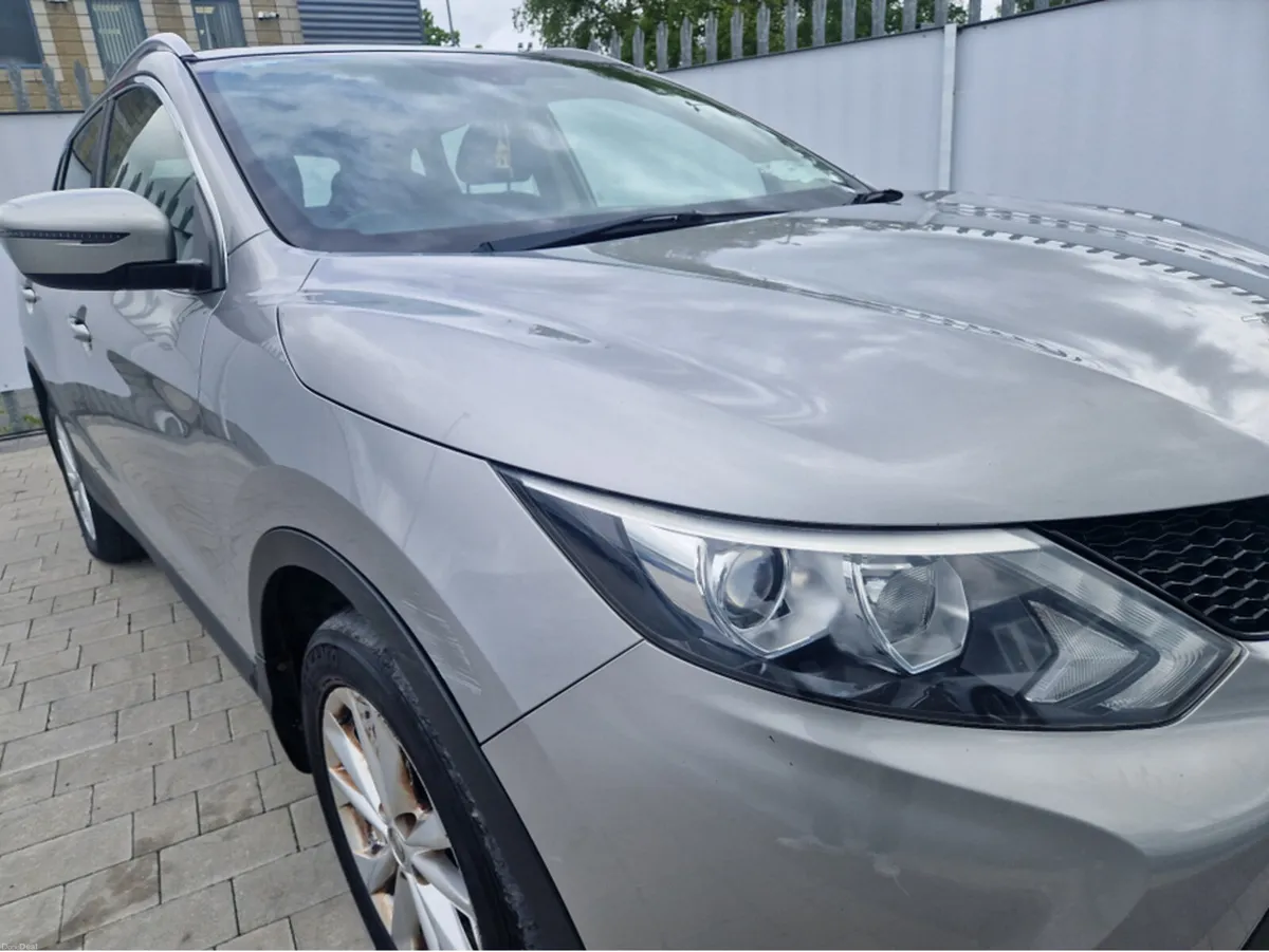 Nissan Qashqai 1.6 SV CVT MY16 E6 4DR AUTO - Image 2
