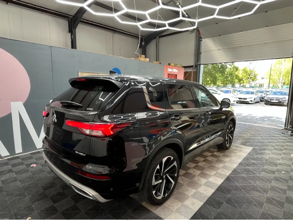 Mitsubishi Outlander 2024 MITSUBISHI OUTLANDER PHE - Image 2