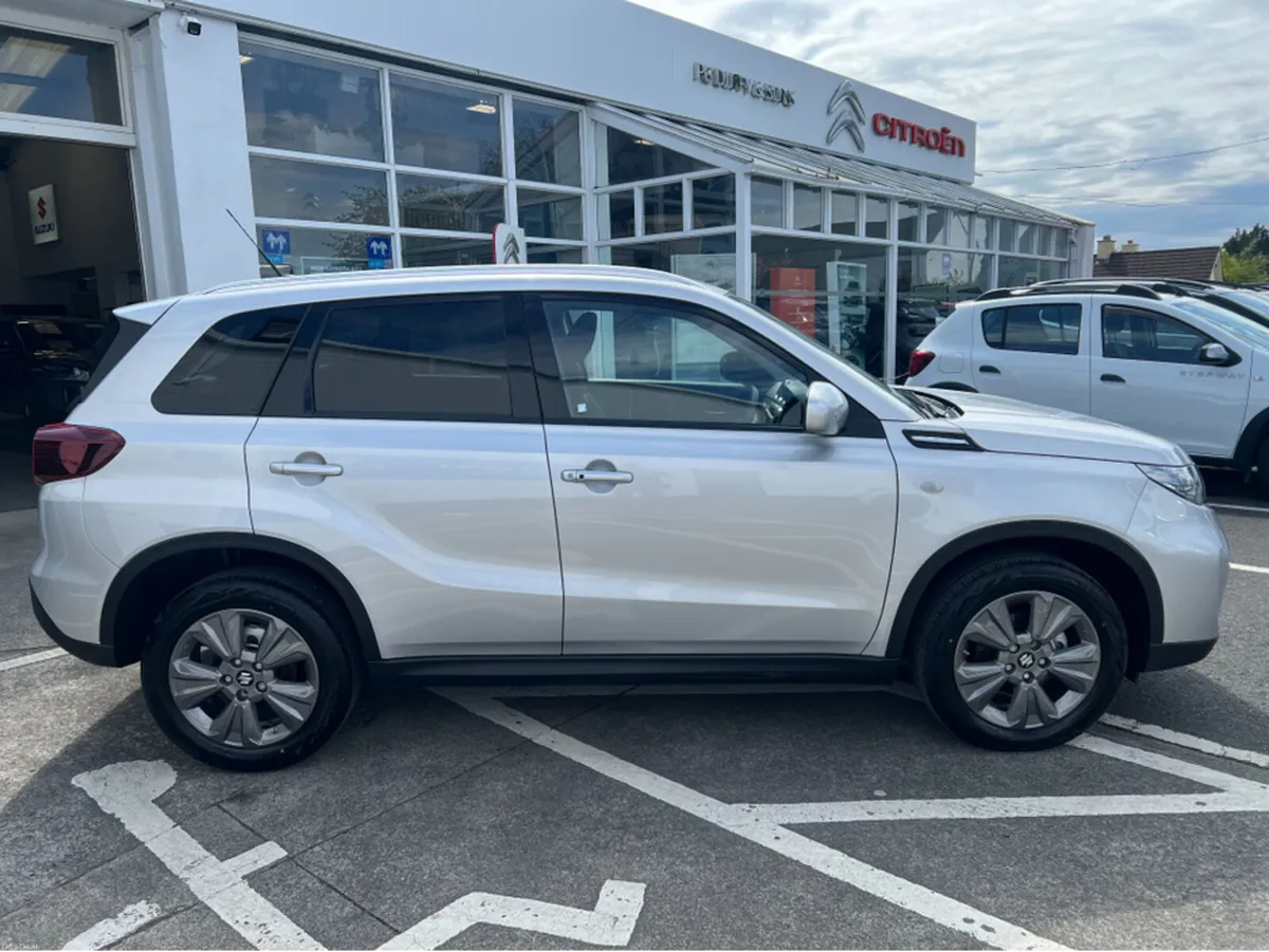 Suzuki Vitara 1.5  Full Hybrid AGS - Image 2