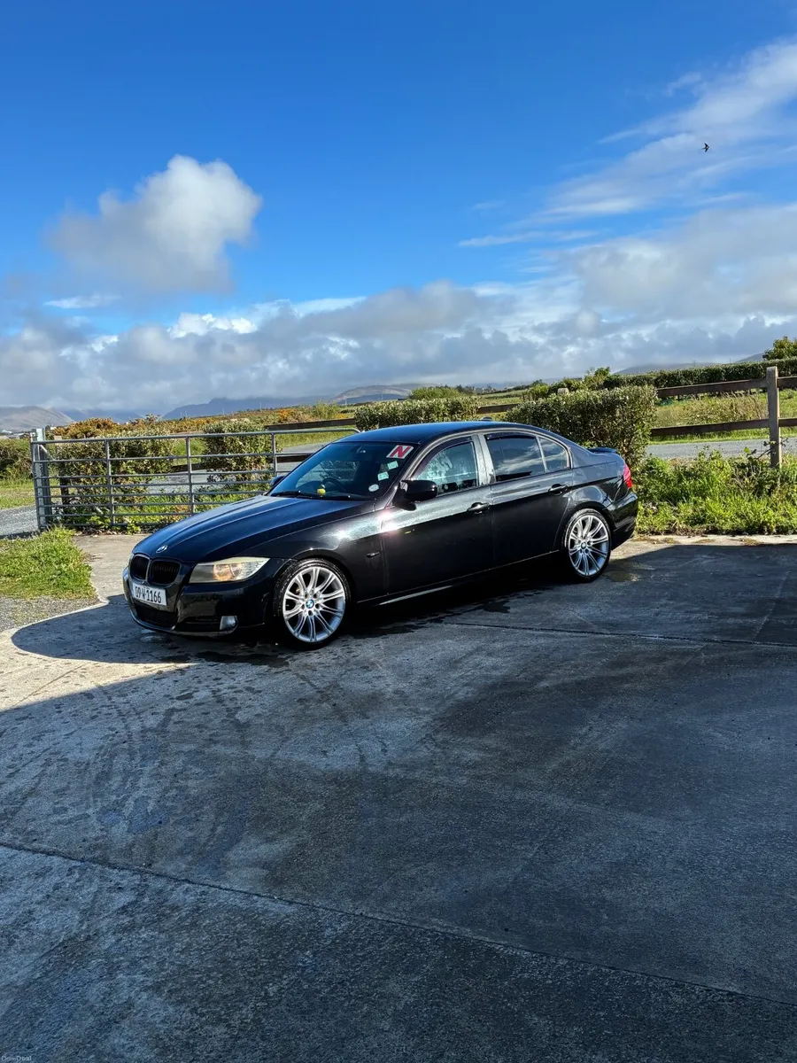 BMW 3-Series 2009 - Image 2