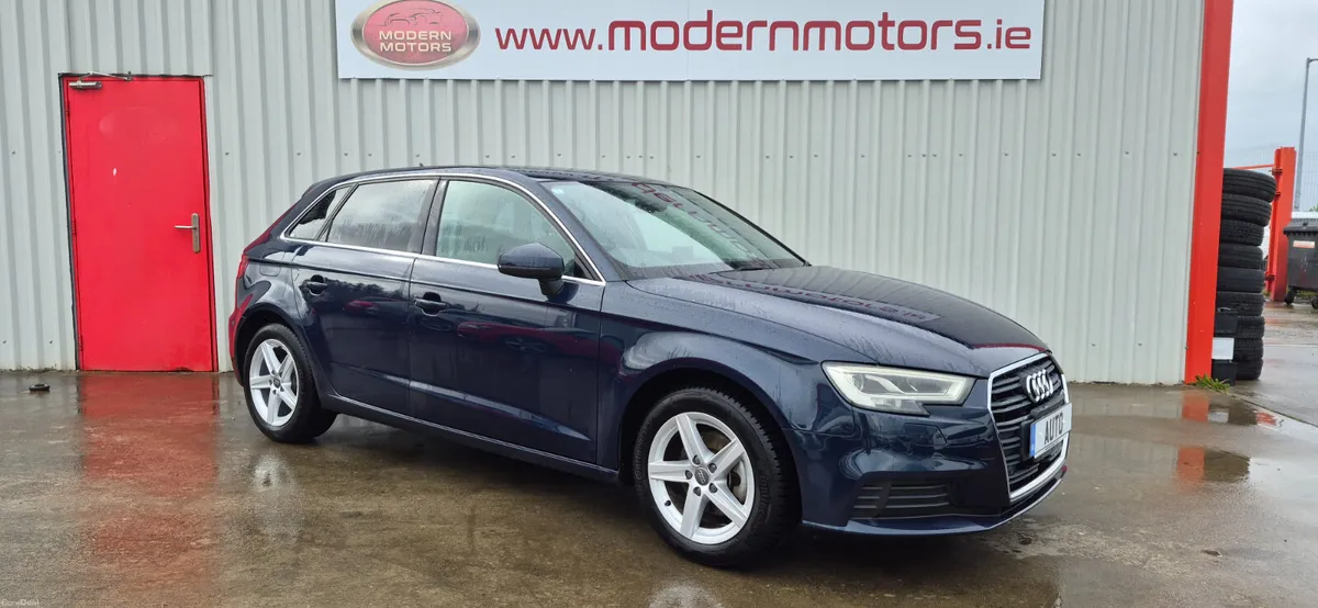 Audi A3 auto s-tronic se plus facelift mod low kms - Image 1