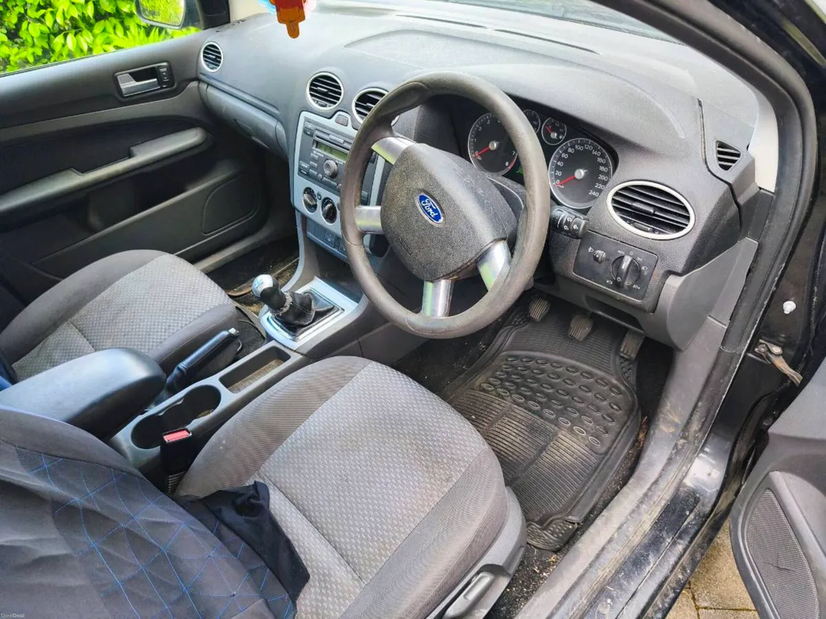 Ford Focus hatchback - Image 4