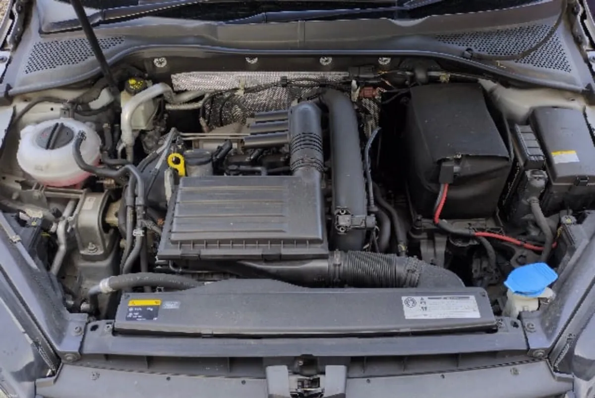 2015 VW Golf Lounge excellent condition Automatic - Image 4