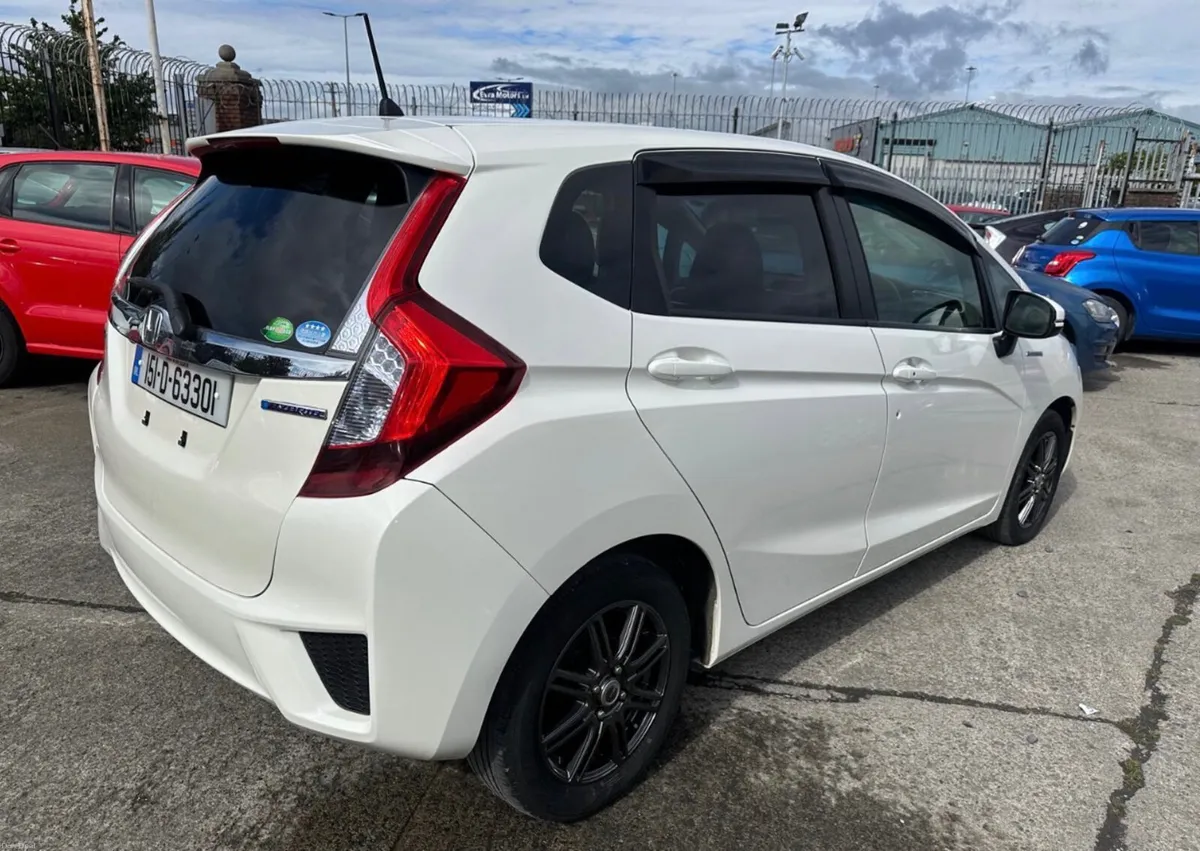 Honda Fit 2015 1.5 Hybrid Auto/ New Nct / warranty - Image 5