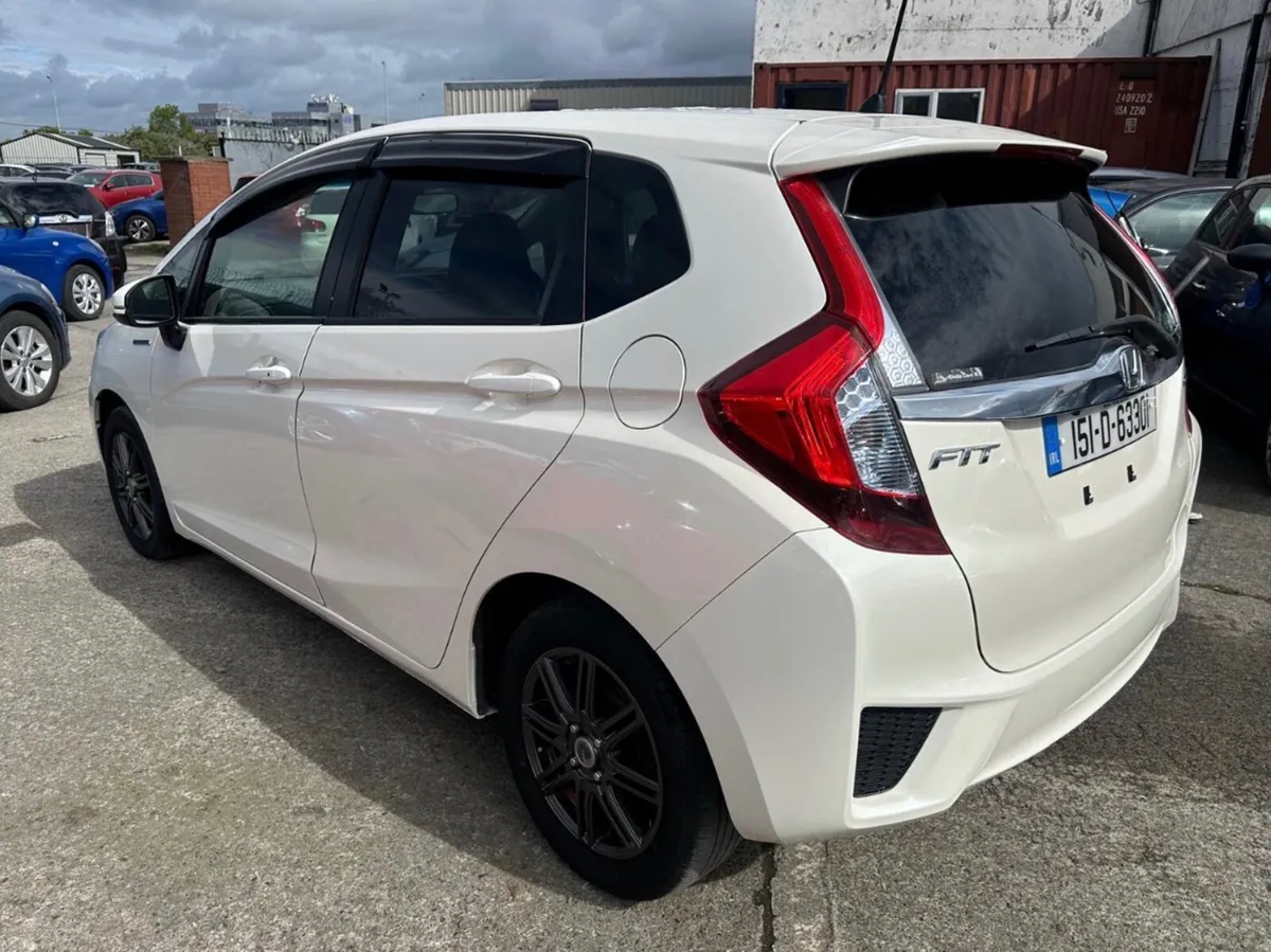 Honda Fit 2015 1.5 Hybrid Auto/ New Nct / warranty - Image 4