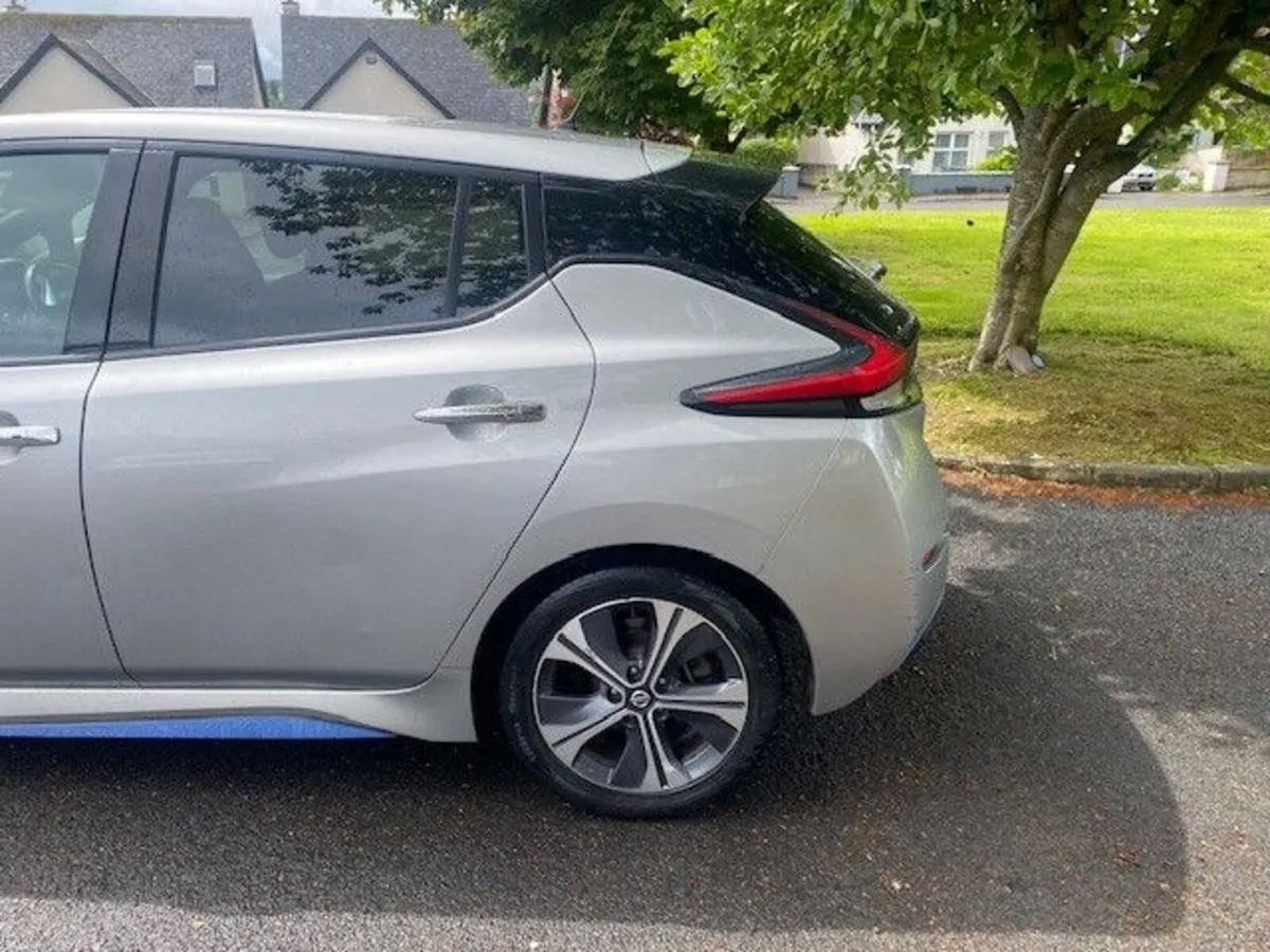 Nissan Leaf 2019 EV SV Premium 40KW - Image 2