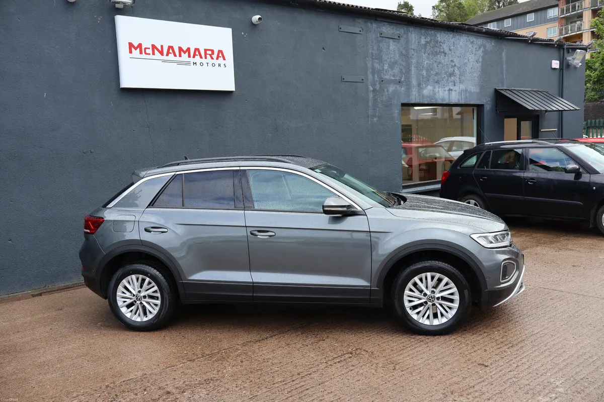 Volkswagen T-Roc Great Spec Exceptional Condition! - Image 2
