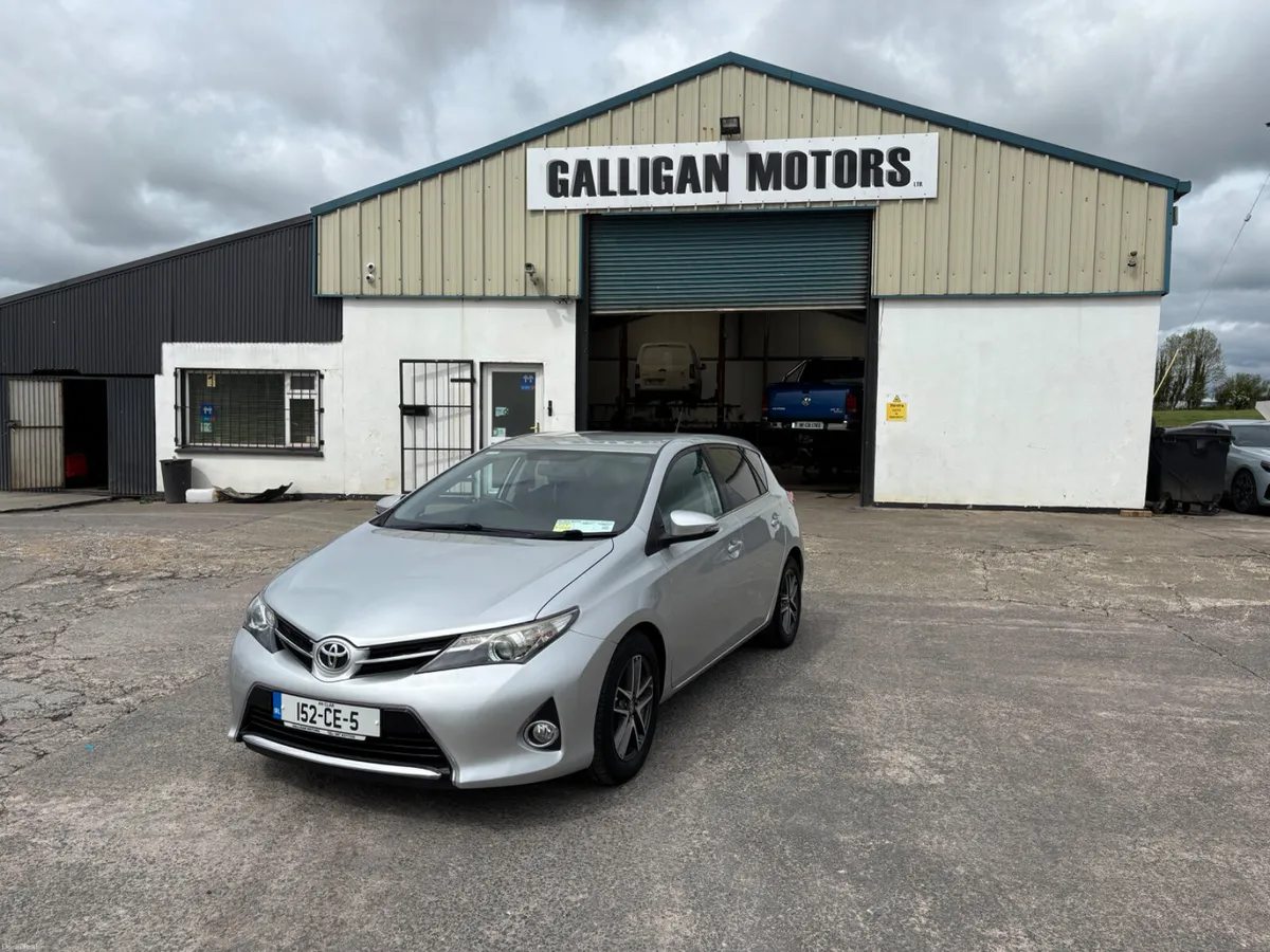 Toyota Auris 2015 - Image 2