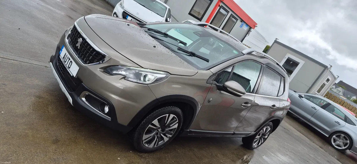 Peugeot 2008 automatic 1.2 allure low kms - Image 5