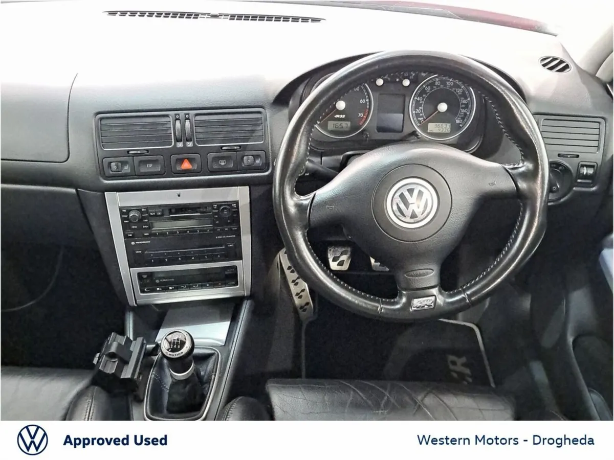 Volkswagen Golf Golf R32  R32  V6 240 4Motion - Image 2