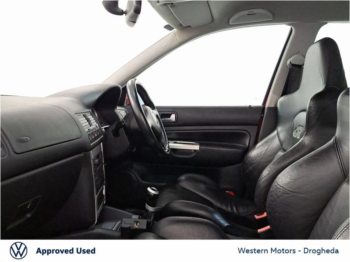 Volkswagen Golf Golf R32  R32  V6 240 4Motion - Image 4