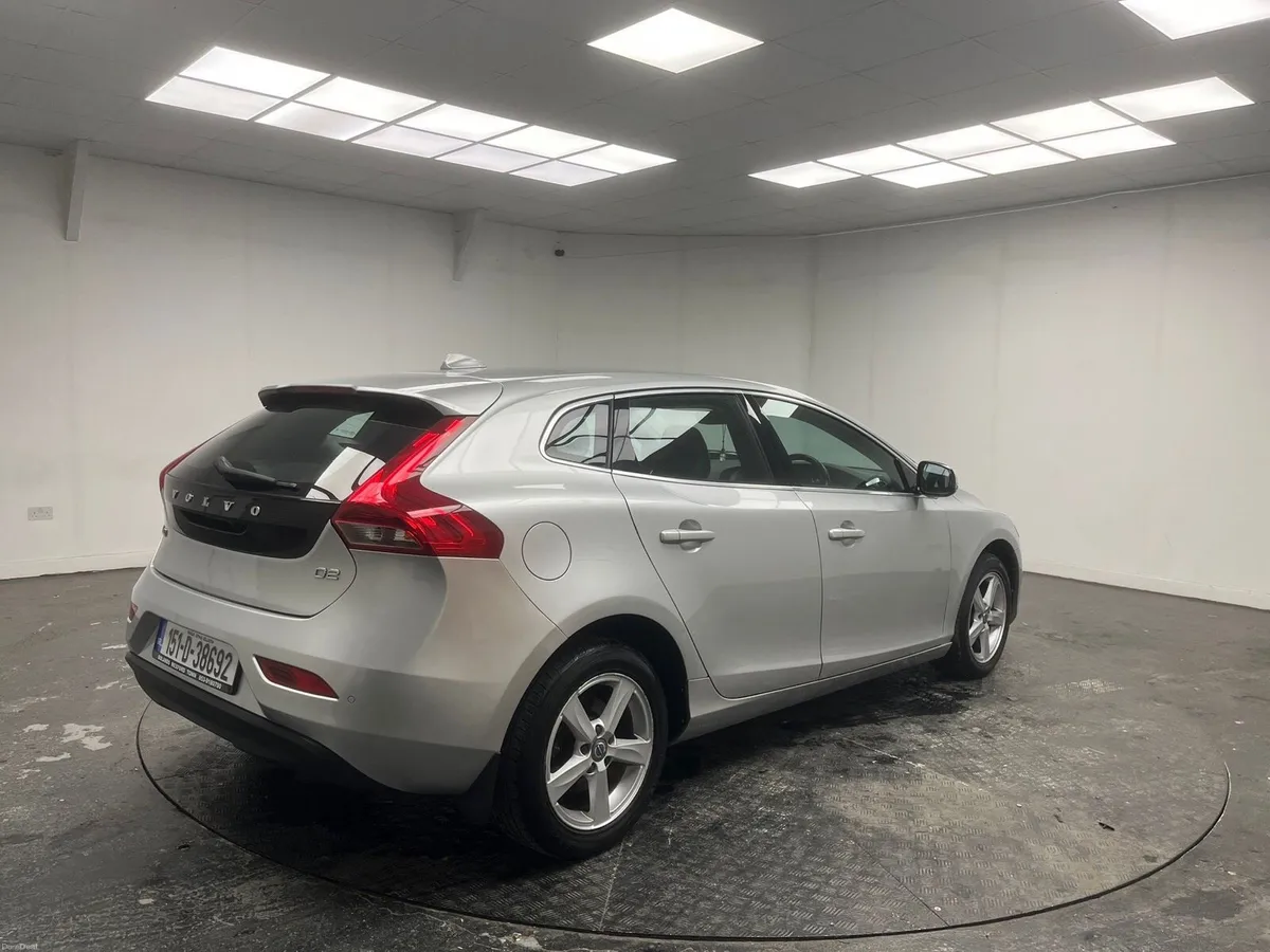 Volvo V40  Auto 1.6 Diesel - Image 2