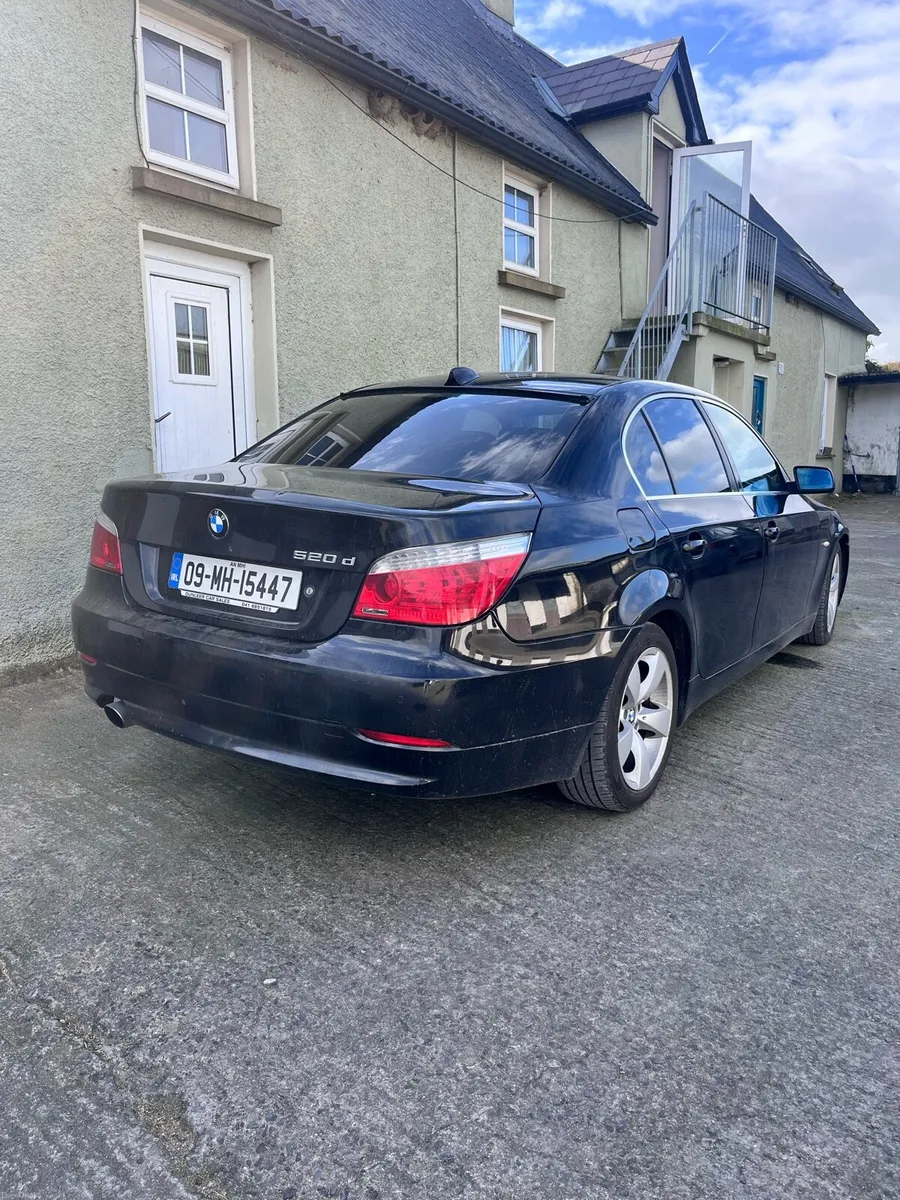 BMW 5 Series - Image 2