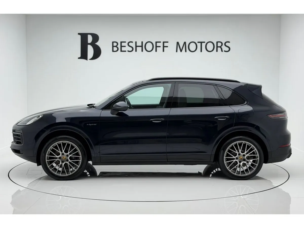 Porsche Cayenne 3.0 V6 PLATINUM EDITION=HUGE SPEC/ - Image 2