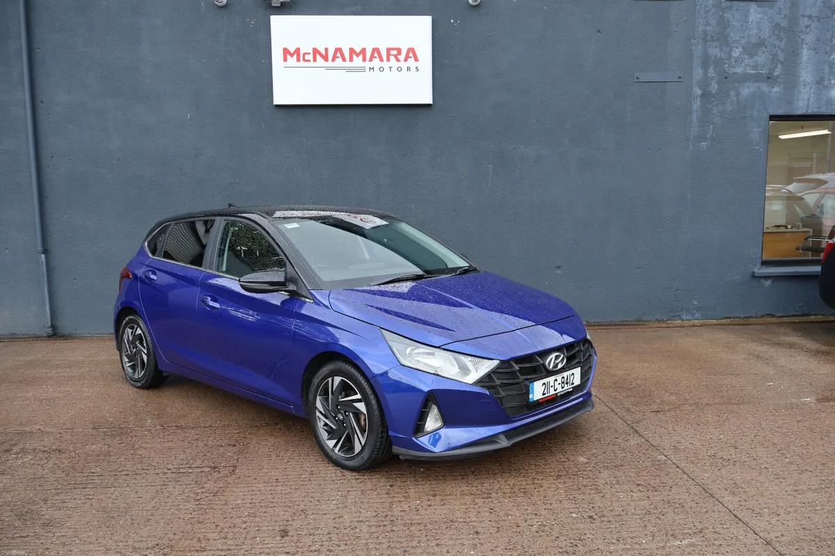 Hyundai i20 Deluxe Plus 2Tone Low Km's Great Spec! - Image 1