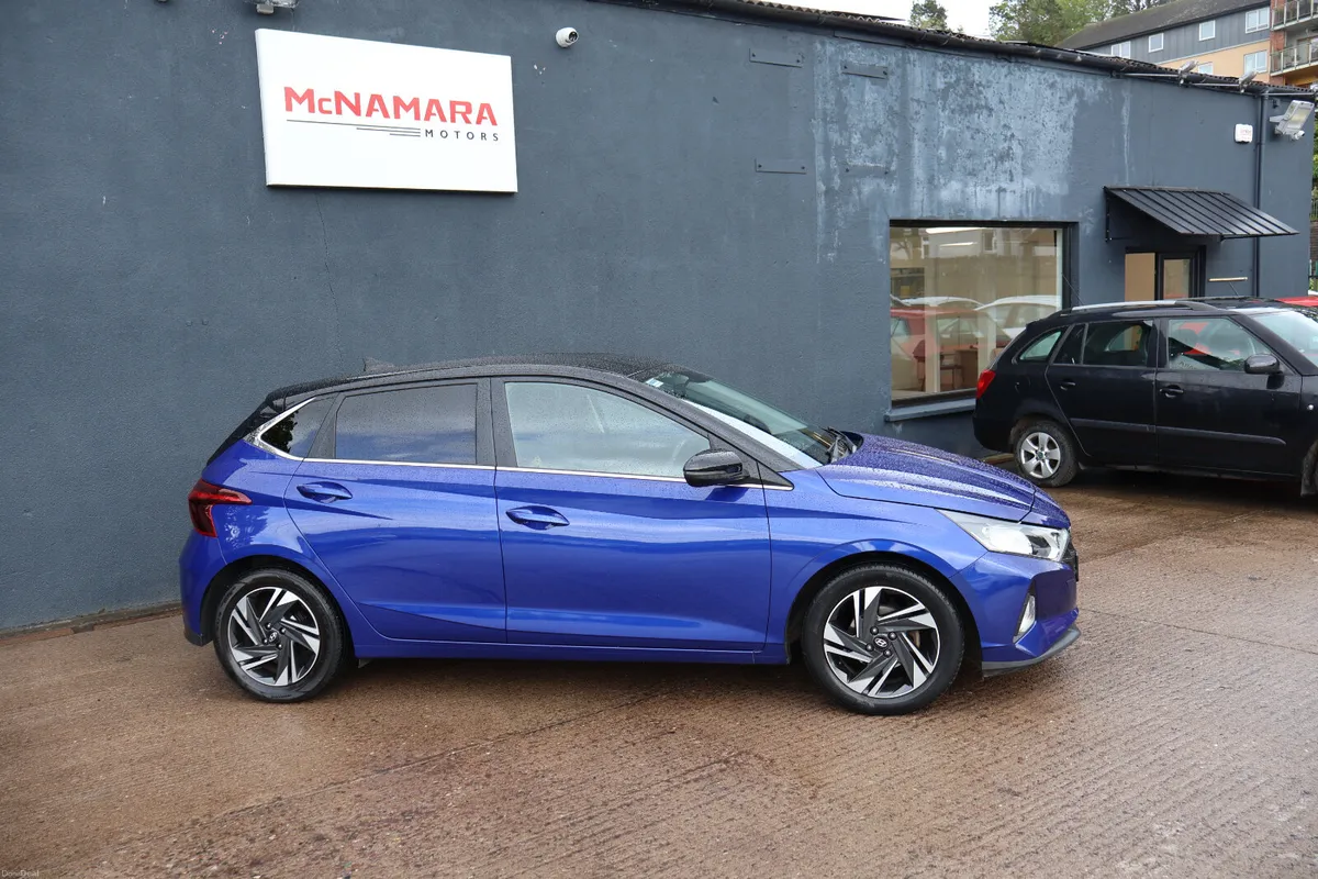 Hyundai i20 Deluxe Plus 2Tone Low Km's Great Spec! - Image 2