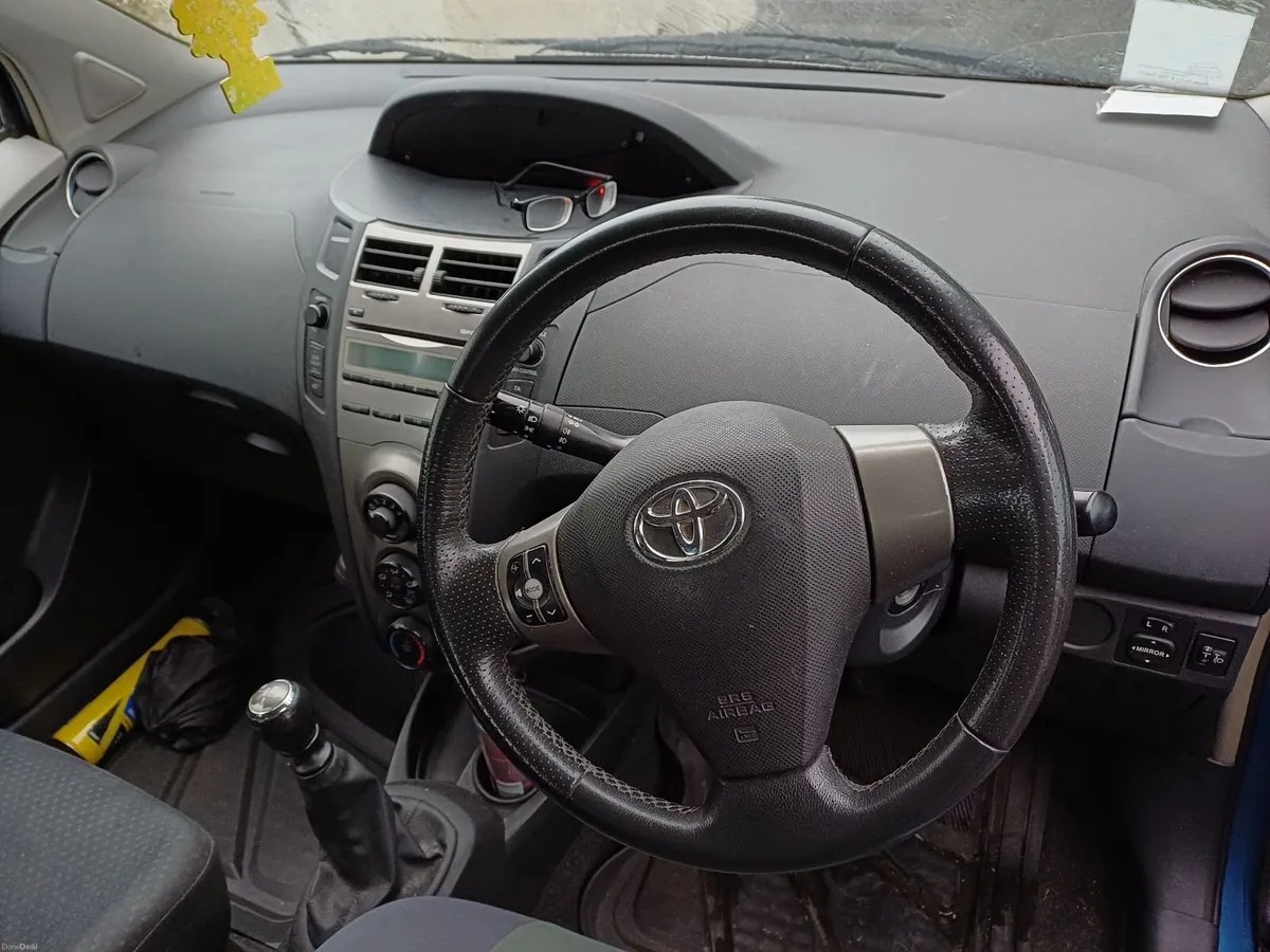 Toyota Yaris 2010 - Image 4