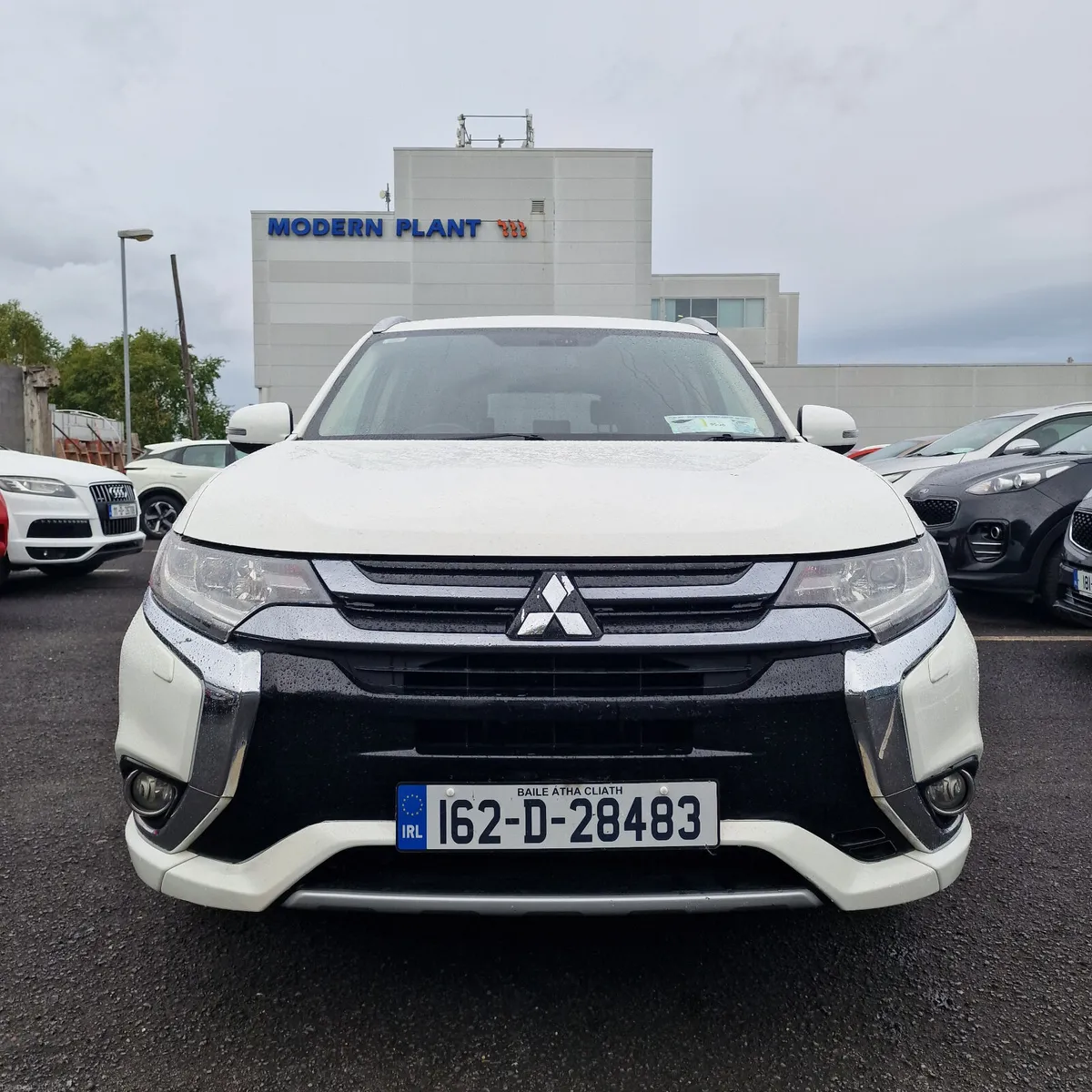 Mitsubishi Outlander 2016 High Specs Low Miles 4WD - Image 2