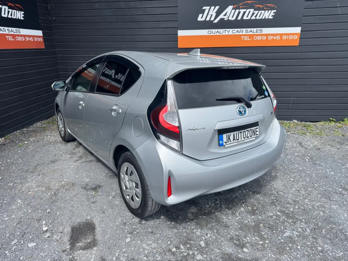 Toyota Aqua 1.5 HYBRID AUTO - Image 6