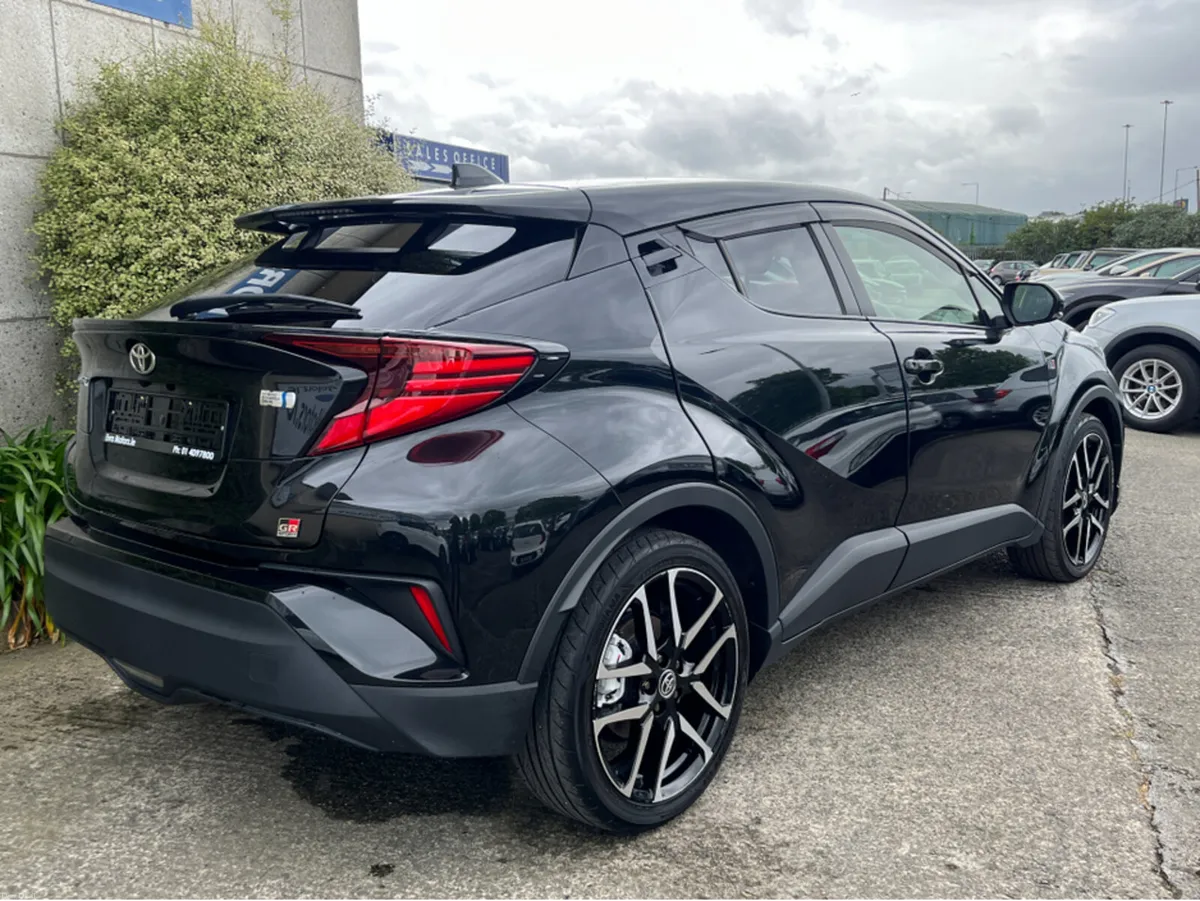 Toyota C-HR GR SPORT AUTOMATIC HYBRID 1.8 PETROL / - Image 4