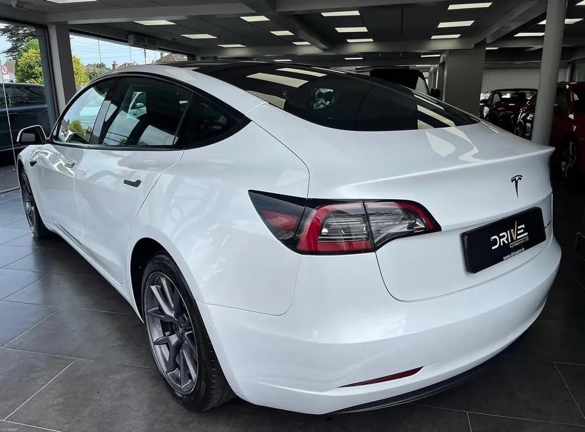 Tesla Model 3 2021 - Image 3