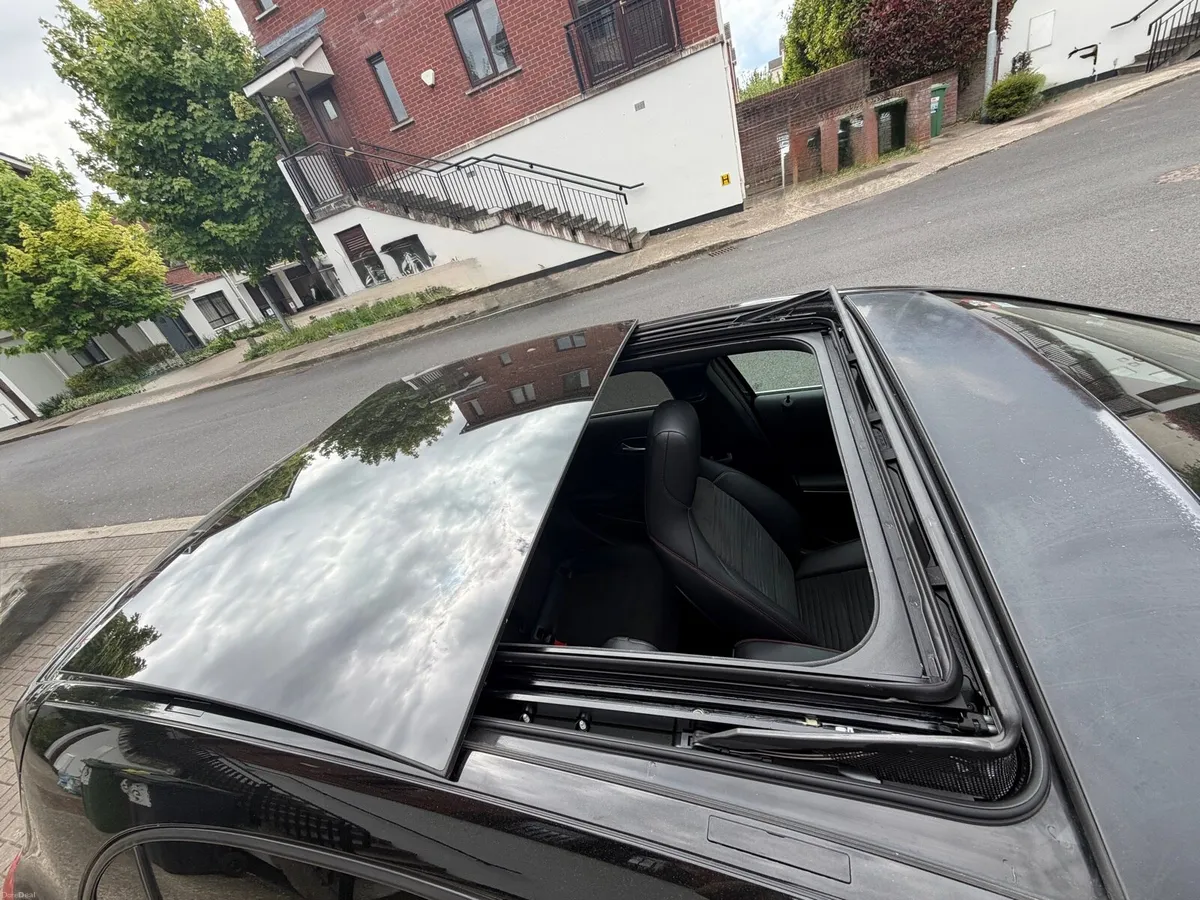Mercedes Benz A180 AMG line Premium Sunroof - Image 3